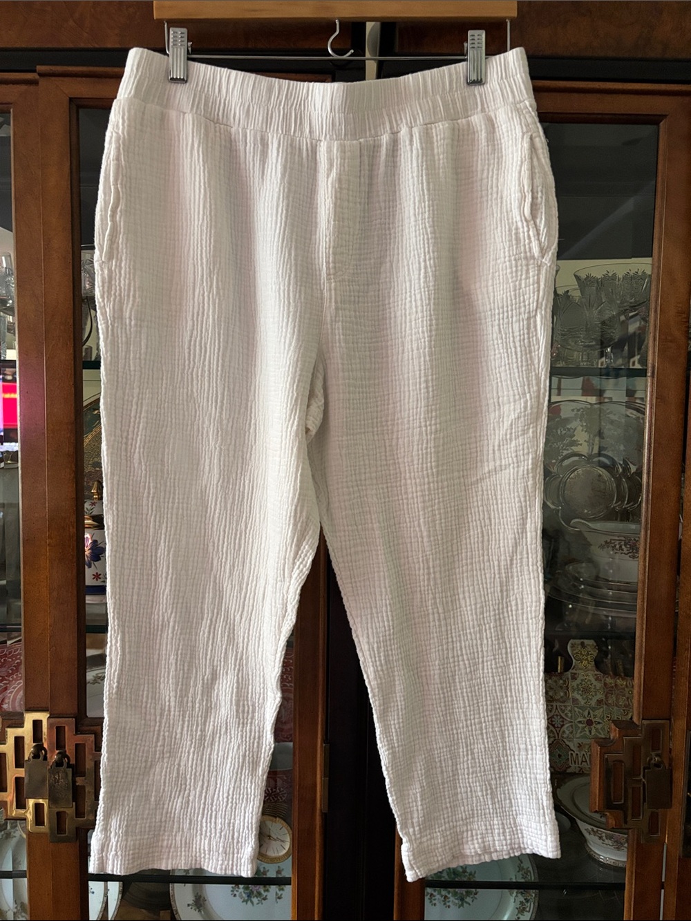 Soft gauze Textured Pull on Capri Pants